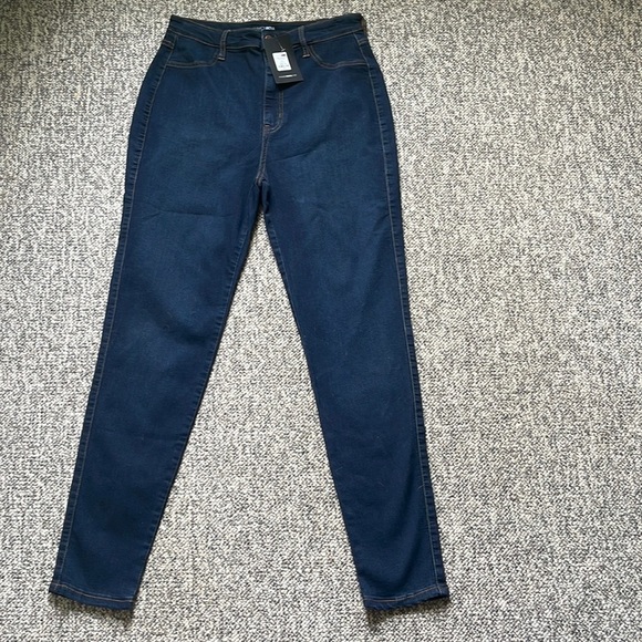 Brand new Women’s Fashion Nova Skinny Jeans-Size 1X - Picture 3 of 5